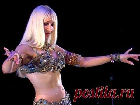 Belly Dance How to: Horizontal Hips Figure 8 Move - Belly Dancing - with Neon