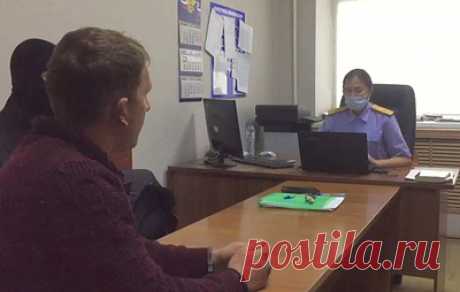 Подозреваемый в убийстве трех девушек в Оренбургской области признал вину. Он также раскаялся в произошедшем Об этом сообщили в СК РФ. По предварительным данным, в ночь на 3 декабря в селе Ташла в жилом доме были обнаружены тела двух местных жительниц с многочисленными ножевыми и рублеными ранами головы, туловища и конечностей. Позже при осмотре места происшествия в доме был обнаружен еще один труп женщины с аналогичными повреждениями.
