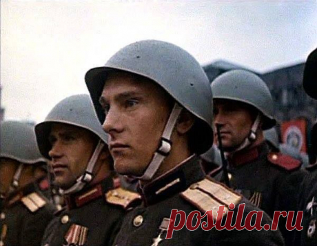 Facebook

Советские солдаты на параде Победы в 1945. — с Shahnawaz Khan, Miro Dimitrov, Ali El-rihani и Yahya Isabell Suleman Daud.