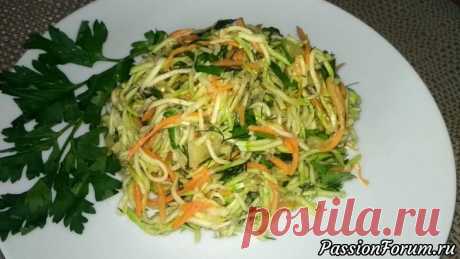 Нереально вкусные кабачки по -корейски - запись пользователя Елена Lusika (Елена) в сообществе Болталка в категории Кулинария Попробовав один раз приготовить кабачки по этому рецепту, вы будете готовить их снова и снова. Салат кабачки по - корейски. Любителям остренького посвящается.....  ИНГРЕДИЕНТЫ  1.Кабачки-2 шт(1 кг)2.Морковь-1шт3.Перец салатный-2шт(200гр)4.