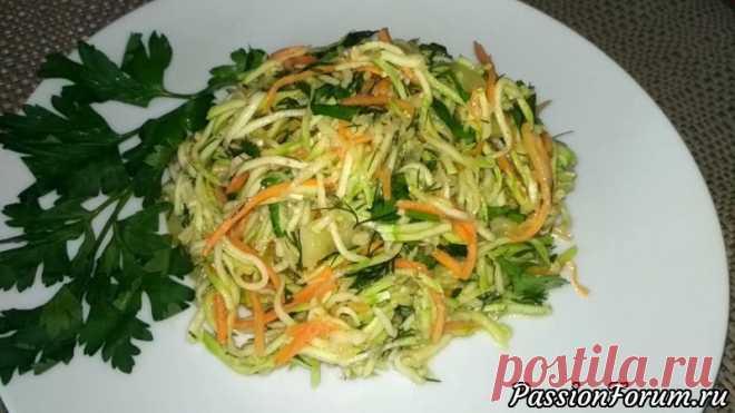 Нереально вкусные кабачки по -корейски - запись пользователя Елена Lusika (Елена) в сообществе Болталка в категории Кулинария Попробовав один раз приготовить кабачки по этому рецепту, вы будете готовить их снова и снова. Салат кабачки по - корейски. Любителям остренького посвящается.....  ИНГРЕДИЕНТЫ  1.Кабачки-2 шт(1 кг)2.Морковь-1шт3.Перец салатный-2шт(200гр)4.