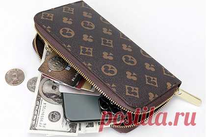 Россиянин купил поддельный Louis Vuitton на AliExpress и едва не попал в тюрьму. Россиянин заказал реплики одежды и аксессуаров модного дома Louis Vuitton на платформе AliExpress и едва не пошел под суд. Мужчина купил у китайского продавца вещи с поддельной монограммой Louis Vuitton. Сотрудники таможенной службы аэропорта Пулково изъяли посылку и потребовали от покупателя только объяснительную.