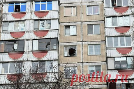 МЧС опровергло сообщения о якобы готовящейся эвакуации из Белгородской области. В МЧС России опровергли сообщения о якобы готовящейся эвакуации из Белгородской области и призвали граждан доверять только информации из официальных источников. В ведомстве пояснили, что местным жителям с неизвестных номеров звонят некие лица, которые представляются сотрудниками МЧС и оповещают о предстоящей эвакуации.