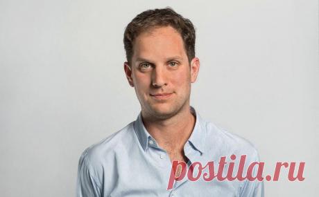 Арестованный в России журналист WSJ написал семье, что не теряет надежды. Гершкович по-русски написал маме, что та, советская эмигрантка, с детства «хорошо подготовила меня к тюремной еде», так как в СИЗО по утрам кормят пшеничной и овсяной кашами. Репортера обвиняют в шпионаже, он отвергает обвинения