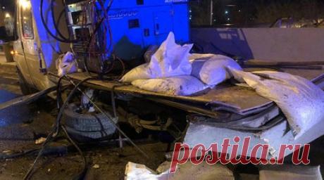 В Томске водитель без прав сбил дорожных рабочих. Лишённый водительских прав мужчина в Томске сбил дорожных рабочих, один из них скончался на месте. Читать далее