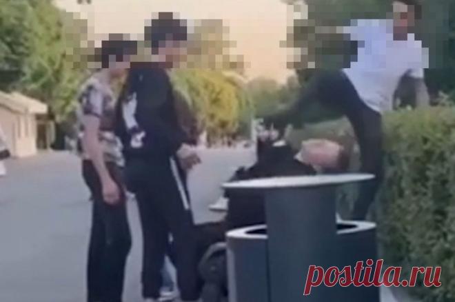 Доигрались. Столичная полиция нашла подростков, избивших мужчину в парке. Московские полицейские задержали малолеток, которые толпой избили человека. Будет уголовное дело, негодяи могут получить до 7 лет тюрьмы.