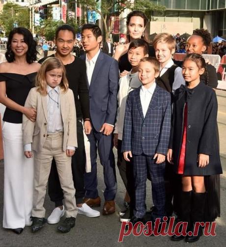 Анджелина Джоли отправляет детей в шоу-бизнес: актриса мечтает видеть своих отпрысков в кинематографии