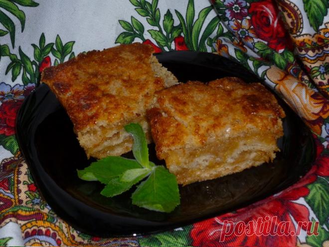 Волшебство в духовке «Варшавский яблочный пирог» - рецепт без замесов (из сухих ингредиентов) - Пир во время езды Варшавский яблочный пирог у некоторых вызывает некое недоумение – ведь в духовку отправляется сухая смесь, которая чередуется с яблочной мякотью, а сверху, как вишенка на торте, выкладывается стружка из сливочного масла. Звучит странно? Может! Но поверьте, что результат вас приятно удивит. Рецепт Варшавского яблочного пирога Время приготовления – 70 минут Пирог придется по вкусу и …