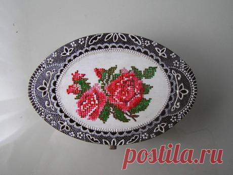 Шкатулка &quot;Красные розы&quot; Имитация вышивки
