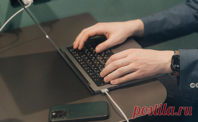 Россияне стали почти вдвое чаще интересоваться бесплатными ИИ-ботами. В июне 2025 года доля запросов к «Яндекс-поиску», которые касаются ИИ-ботов, выросла в 1,7 раза по сравнению с тем же периодом прошлого года, сообщили РБК в пресс-службе «Яндекса».