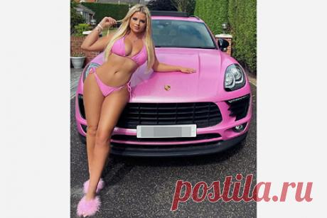 Модель раскрыла детали пережитого ограбления и показала фото разбитого Porsche. Британская модель показала последствия ограбления ее автомобиля немецкого производителя Porsche. Аполлония Ллевеллин опубликовала серию снимков, на которых запечатлена роскошная машина розового цвета с разбитыми стеклами. По ее словам, вор повредил автомобиль и вынес из него сумку люксового бренда Dior.