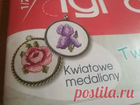 Haft krzyżykowy, o co w tym chodzi, jak zacząć :) medalion z kwiatem.
