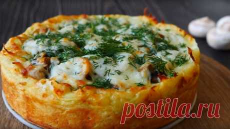 Пирог из картофельного пюре: вкуснятина из остатков продуктов Пирог из картофельного пюре с мясом и сыром получается очень сытным и аппетитным. Сверху его можно посыпать измельченной зеленью: для красоты и аромата. Ваши домочадцы оценят выпечку по достоинству: перед ней невозможно устоять.