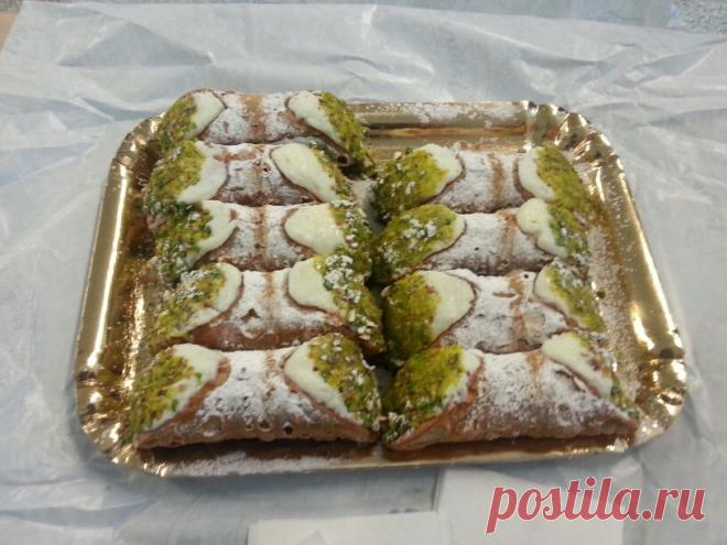 Сицилийские канноли. Рецепт от шеф-повара ~ Мир под оливами Хотите приготовить сицилийские канноли? Подробный рецепт самых знаменитых сицилийских пирожных от шеф-повара Даниэлы Греко