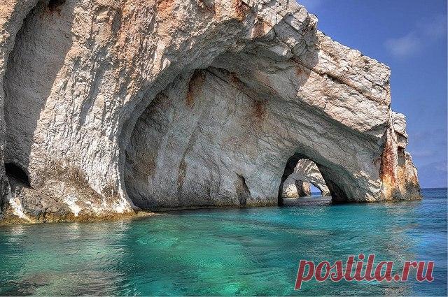 Голубые пещеры на острове Закинф, в водах ионического моря — Путешествия