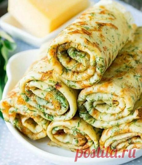 Невероятно вкусные сырные блинчики - идеальный вариант на завтрак!

на 100 г - 203 ккалБ/Ж/У - 13.5 /7.8 / 19.3 
⠀
Ингредиенты:
100г муки
100г мягкого творога
2 яйца
50г сыра (у меня арла натура)
веточка укропа
молоко (кол-во до жидкого теста)
⠀
Приготовление:
Натереть на тёрке сыр, порезать укроп. Смешать все ингредиенты. Молоко добавлять столько, чтобы получилось почти блинное тесто (но чуть гуще). И жарить как обычные блины. Получается очень вкусно, а если внутрь положи...