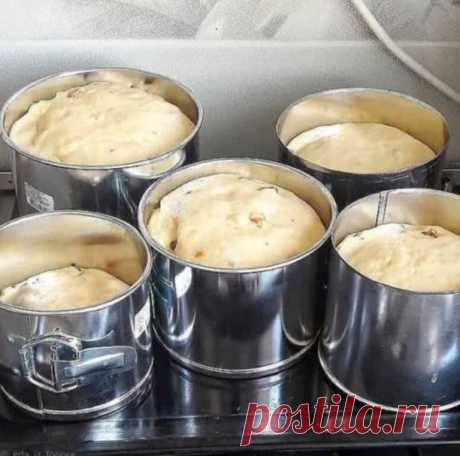 Вкуснятина необыкновенная



Куличи домашние! Всегда готовлю по этому рецепт и всем советую! Получаются очень нежный и вкусные! Яйца , молоко, сметанку и масло, лучше всего брать домашние, но там уже как получится! 

 

Ингредиенты: 

 

- Молоко 500 мл 

- Сахар 500гр 

- Сметана 150гр 

- Масло сливочное 200гр 

- Яйца 4 шт крупные 

- Дрожжи свежие 50гр 

- Соль 1 чайная ложка 

- Мука пшен. просеянная около 1,5 кг 

 

- Изюм белый ( киш — миш) 1 стакан 

- Курага 200г...