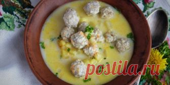 Сырный суп с фрикадельками Сырные супы - это такое тягучее роскошное наслаждение, что о каждом из них можно петь серенады. Сегодня, впрочем, постараюсь обойтись без лирики (это сложно в данном случае, но все же), потому как все мои междометия все равно не дадут вам представления о том, какой вкусный сырный суп с фрикадельками был у нас сегодня на обед. Объедение! Ой, я же обещала по сути. Ок, суть проста: это очень удобный рецепт первого блюда, который можно реализовать за...