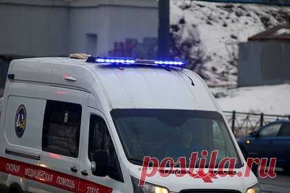 В российском регионе столкнулись машина скорой помощи и автобус. В Южно-Сахалинске столкнулись машина скорой помощи и автобус. Об этом сообщается в Telegram-канале Минздрава Сахалинской области. По информации ведомства, пострадали водитель и пассажир медицинского транспорта. Карета скорой помощи двигалась со спецсигналом в сторону региональной клинической больницы.