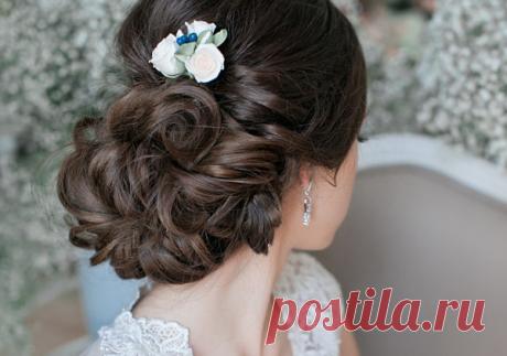 Пучок из локонов (38 фото): видео-инструкция как сделать своими руками, особенности низких причесок из собранных волос, цена, фото