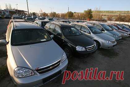 Названы последствия повышения утильсбора на автомобили. Сейчас не время для повышения утилизационного сбора на машины, считает автоэксперт Дмитрий Попов. В беседе с «Лентой.ру» он предупредил о последствиях идеи. Ранее российский «АвтоВАЗ» предложил повысить размер утильсбора, чтобы дополнительно защитить внутренний рынок от импортных машин.