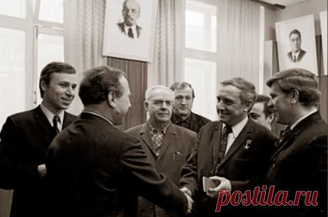 Большая зачистка. Как наводили порядок в компартии 28 апреля 1933 г., при ЦК ВКП(б) была создана Центральная комиссия по чистке в партии.