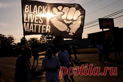 Сотрудникам службы здравоохранения Англии предложили пройти курсы BLM. Сотрудникам Национальной службы здравоохранения Англии предложили пройти онлайн-курсы по руководящим принципам Black Lives Matter. В рамках обучения слушатели смогут узнать о «белых привилегиях», собственной «бессознательной предвзятости» и «подлинном единомыслии». Пройти курсы может любой желающий сотрудник.