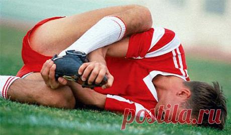 Судороги в ногах: причины, лечение, первая помощь при судороге
Судороги в ногах, причины появления (системные и при различных заболеваниях), первая помощь при судороге в ноге, что делать, чтобы судорог не было (лечение)