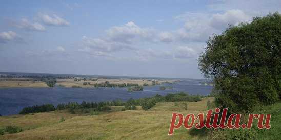 Скоро в продаже! 2-комнатная квартира в центре города Рыбное Рязанской области по адресу: улица Ленина, дом 17. Отличная инфраструктура. 1 минута пешком до Администрации города. Рядом банки, магазины, нотариусы, МФЦ, страховые компании... В пешей доступности река Вожа, институт пчеловодства. До Константиново (родина Есенина) и Пощупово (Иоанно-Богословский монастырь) около 20 км. До Рязани ~20 км + ходят электрички и наземный транспорт. 5 минут до станции Рыбное (останавли...