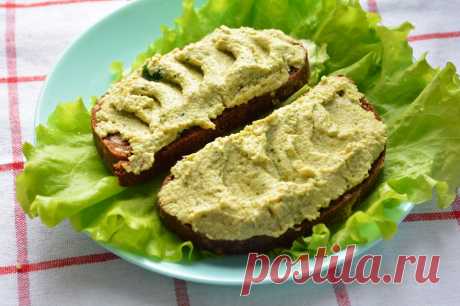 Закуска из консервированных шампиньонов и оливок