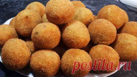 Три Картошки и 300 г мяса | ЛУЧШИЙ В МИРЕ Картофельный Рецепт | Вкусные Крокеты | BEST potato Recipe На 300 г куриного мяса и 3 картошки можно сытно накормить всю семью. Это два главный ингредиента, которые необходимо для этого рецепта. Для начала надо отвар...