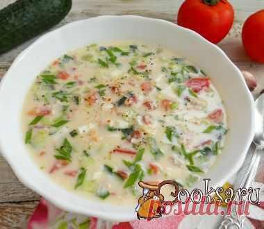 Окрошка с курицей и помидорами.