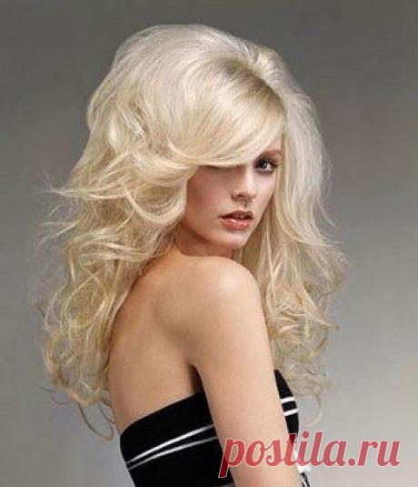 Маска для объема волос с желатином и горчицей - Желатин обладает способностью восстанавливать волосы, придает им силу и объем, а горчица укрепляет корни волос.Возьмем 1 чайную ложку желатина, зальем его не слишком горячей водой и оставим на 30 минут для того, чтобы желатин разбух. В получившуюся массу добавляем 1 яичный желток и 1 чайную ложку горчицы.Тщательно перемешиваем до получения однородной массы.Готовую маску для объема волос наносим на 15-25 минут, после чего смываем теплой водой.