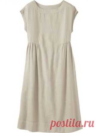 Softly shaped midi dress with grown-on cap sleeves in a supple, washed, garment-dyed linen. Softly scooped neckline. Darts below bust with gentle gathers. Two pockets.