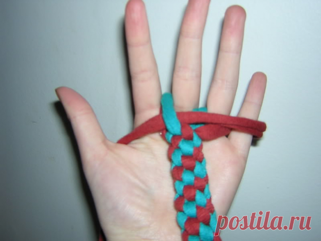 Cómo hacer una trenza redonda en trapillo | El blog de trapillo.com