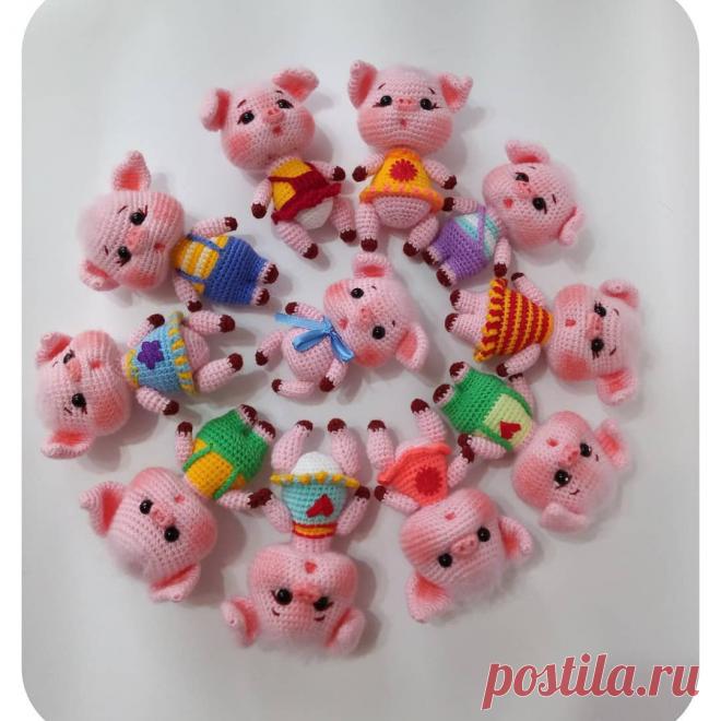 Елена. Вяжу игрушки. Канск. в Instagram: «Вот и готовы фотографии моего поросячьего детсада!🐷
И это только начало! Для желающих связать самостоятельно, есть МК. Вопросы в лс.» 87 отметок «Нравится», 6 комментариев — Елена. Вяжу игрушки. Канск. (@elena_kyznecova_123) в Instagram: «Вот и готовы фотографии моего поросячьего детсада!🐷 И это только начало! Для желающих связать…»