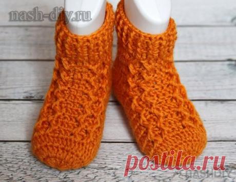 Вязаные детские носочки крючком Вязаные детские носочки крючком​​​​Из этого видео вы узнаете, как связать детские носочки крючком (crochet baby socks). Для вязания можно использовать любые остатки пряжи средней толщины. Я использовала пряжу "Шерсть с акрилом" от Пехорки (состав: 50% шерсть, 50% акрил, в 100 г/300 м),