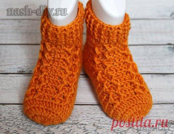 Вязаные детские носочки крючком Вязаные детские носочки крючком​​​​Из этого видео вы узнаете, как связать детские носочки крючком (crochet baby socks). Для вязания можно использовать любые остатки пряжи средней толщины. Я использовала пряжу 