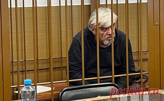 Глава узбекского землячества получил 4 года колонии за пост о петухах. Усман Баратов признан виновным по статье о возбуждении ненависти либо вражды. Поводом для дела стал его пост с картинкой в соцсетях с «говорящей» курицей и фразой о петухах и фронте