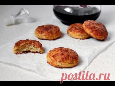 Печенье с беконом и сыром - YouTube | Все мы в какой-то мере привыкли, что печенье у нас ассоциируется именно с сладостями. Я же предлагаю Вам развеять этот стереотип и приготовить вкуснейшее (несладкое) печенье с беконом и сыром. Быстрое и простое печенье с беконом и сыром зарядит Вас энергией на все утро. В восторге будут не только взрослые, но в первую очередь ваши дети!