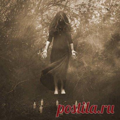 Заговор от бедности   
Читать на убыль, на горящую свечу в закрытой комнате, в любое время убыльного дня. Читать 13 раз и более. Читая верить, что бедность это временное состояние человека.
Текст заговора:
