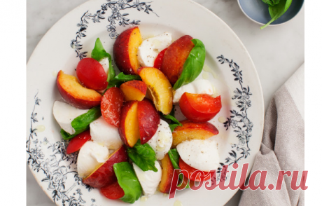 Капрезе с персиками и сливами - кулинарный пошаговый рецепт с фото на KitchenMag.ru