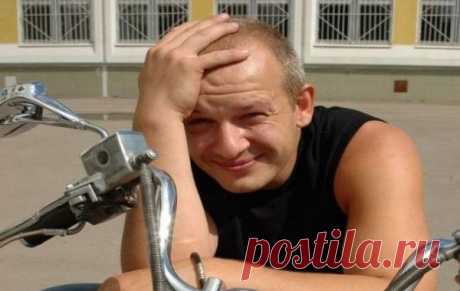 Памяти Дмитрия Марьянова (Зурбаган). Помним скорбим! Памяти Дмитрия Марьянова (Зурбаган) исполнитель: Владимир Пресняков. Дмитрий дружище пока, да хранят тебя Ангелы, спасибо тебе за твой дар! Помним, скорбим.