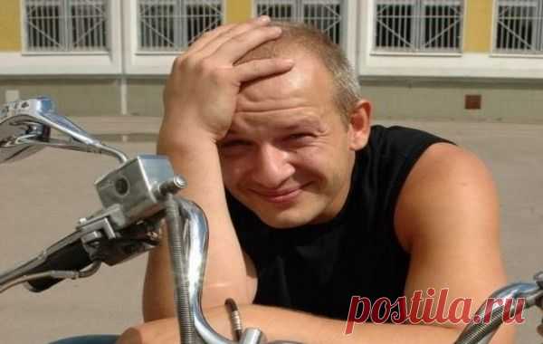 Памяти Дмитрия Марьянова (Зурбаган). Помним скорбим! Памяти Дмитрия Марьянова (Зурбаган) исполнитель: Владимир Пресняков. Дмитрий дружище пока, да хранят тебя Ангелы, спасибо тебе за твой дар! Помним, скорбим.