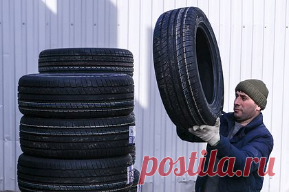 Рост цен вынудил российских автовладельцев экономить на расходниках. Автомобильные товары в России в 2022 году выросли в цене на 22,8 процента, что вынудило автовладельцев перейти к экономии, заявили представители Союза автосервисов России. Из-за подорожания расходников объем их продаж упал на 5,5 процента в количественном выражении, а в деньгах вырос на 16,1 процента.