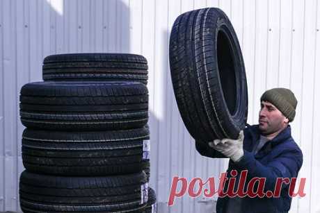 Рост цен вынудил российских автовладельцев экономить на расходниках. Автомобильные товары в России в 2022 году выросли в цене на 22,8 процента, что вынудило автовладельцев перейти к экономии, заявили представители Союза автосервисов России. Из-за подорожания расходников объем их продаж упал на 5,5 процента в количественном выражении, а в деньгах вырос на 16,1 процента.