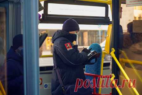 В Москве изменились цены на проезд в общественном транспорте. Со 2 января в Москве изменились цены на проезд в общественном транспорте. Стоимость разовой поездки по билету «Единый» выросла на рубль — с 60 до 61 рубля. Цена билета на две поездки поменялась на два рубля — до 122 рублей. Также скорректировалась стоимость разового проезда в наземном транспорте, метро, МЦК и МЦД.