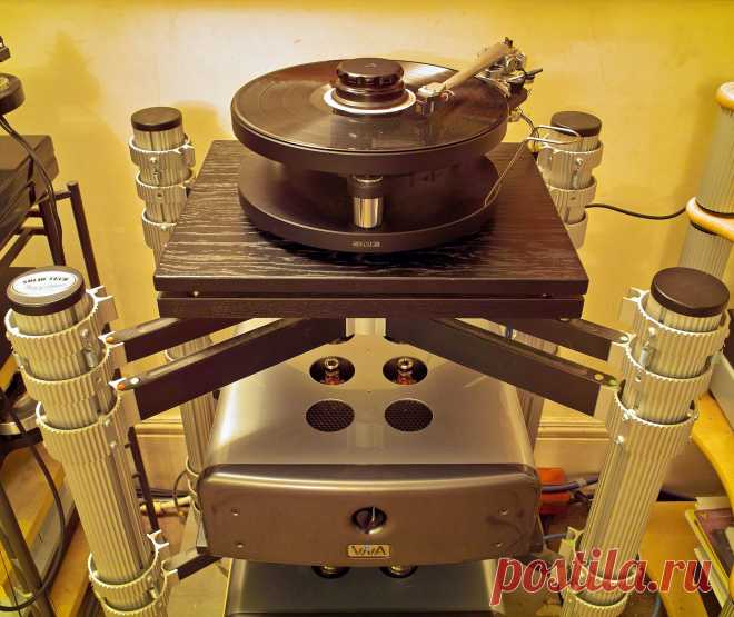 Awesome SME Model 10 turntable, IV tonearm, AirTight PC-3 cartridge and Viva Fono phono stage, both perched on the highly sprung Rack of Silence.