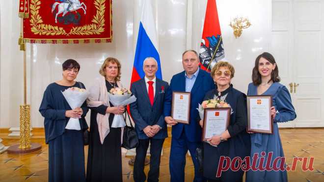 Собянин вручил государственные награды москвичам в преддверии Нового года. Государственные награды России и Москвы получили четыре десятка москвичей, каждый из которых внес свой вклад в развитие города в этом году. Об этом сообщил мэр столицы Сергей Собянин в своем Тelegram-канале . Градоначальник назвал ...