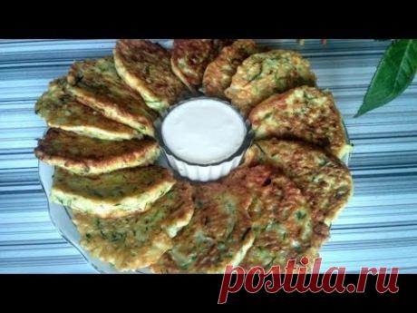 Все мои секреты приготовления драников из кабачков Ингредиенты: 1 кабачок (прибл 500 гр) 1 ч л соли 4 зуб чеснока 2 яйца черный молотый перец по вкусу 1-2 ст...